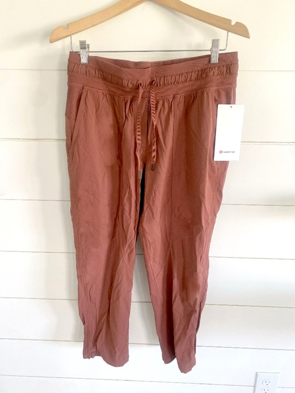 NWT Burnt Orange Lululemon Dance Studio MR Crop Size 8